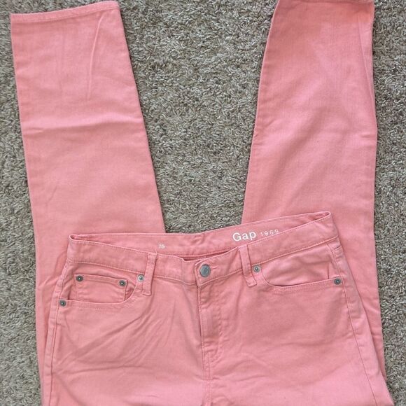 GAP 1969 girlfriend cropped jeans color is Soft - Picture 2 of 10